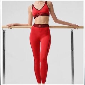 Airlift High-Waist 7/8 Line Up Legging - Red
Hot - Small